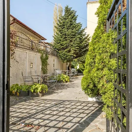 Nostalgia Ii Apartment